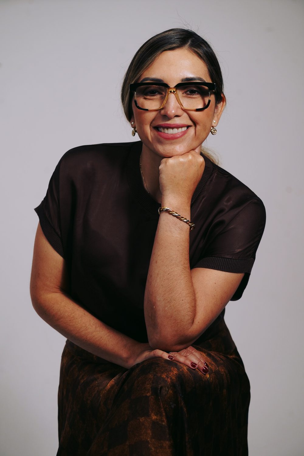 Portrait of Isabela Tena, holistic therapist and meditation instructor